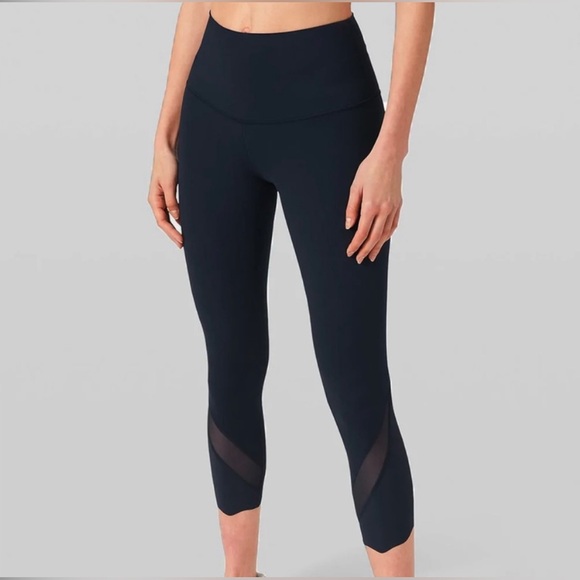 Lululemon Wunder under scalloped trim tight Barry’s Bootcamp branded lululemon - Picture 3 of 13